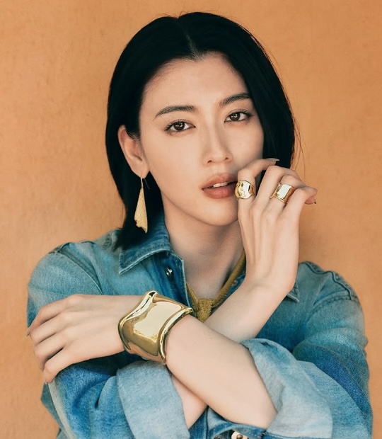 三吉彩花